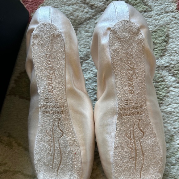 New-in-box SoDanca Joy II Elektra pointe shoes - Picture 2 of 7